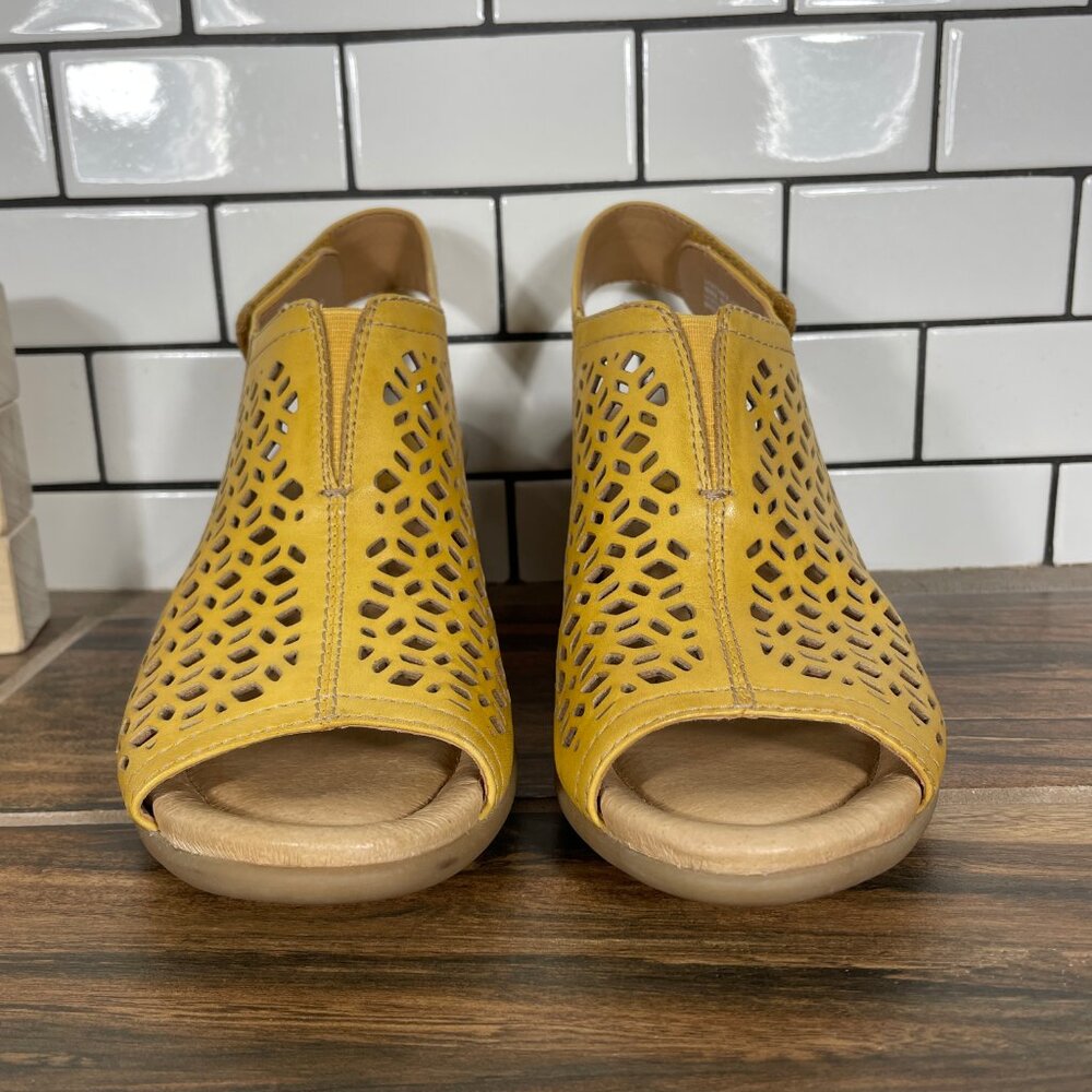 Earth Cascade Womens Size 7.5 Shoes Yellow Leather Peep Toe Slingback Sandal - Picture 2 of 15